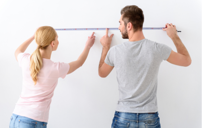 couple using a measuring tape
